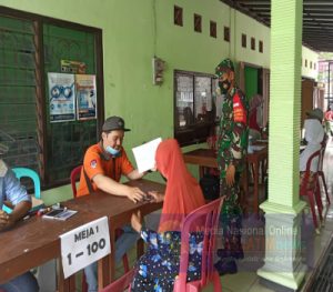 Babinsa Desa Gedong Dampingi Penyakuran BST Kepada 259 KPM