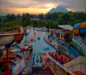 Destinasi Waterpark Parimas Pacet Sangat Strategis dan Terjangkau