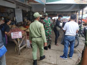 Begini Cara Serda Syukur Dan Serda Narmin Dalam Mengawal PPKM di Wilayahnya