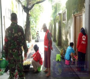 Babinsa Koramil Pasarkliwon Bantu Dapur umum PMI Dan SIBAT  Saat Pandemi  Covid -19