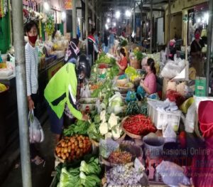 Pasar Harjodaksino Jadi Sasaran Edulasi PPKM Babinsa Danukusuman