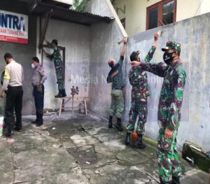 Sinergitas TNI – Polri dan Kelurahan Jagalan Dalam Rangka Karya Bakti Pengecatan Yayasan Kesejahteraan Tunanetra