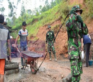 Suasana Penuh Keakraban Dalam TMMD Desa Brenggolo