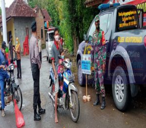 Gelar Gakplin Protkes, TNI-Polri Nguntoronadi Selain Himbau Juga Bagikan Masker