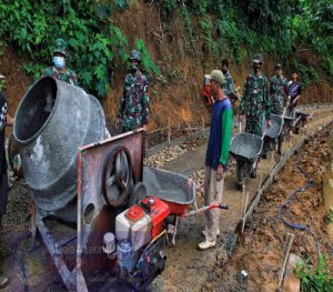 Budaya Antri Ditunjukan Dilokasi TMMD Reguler Ke 110 Kodim 0728/Wonogiri