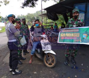 Berikan Himbauan Kepada Warga Terapkan Protokol Kesehatan, Koramil Dan Polsek Nguntoronadi Bersinergi Laksanakan Patroli