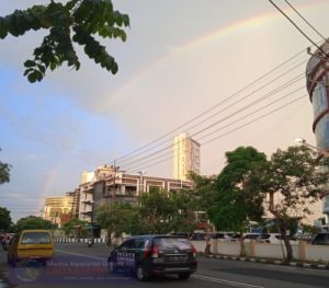 Indahnya Pelangi Diatas Transmart Surabaya