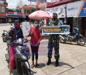 TNI-Polri Jatiroto Galakkan Protkes, Dari Cegat Warga Di Jalan Sampai Datangi Satu Persatu Kios Pertokoan