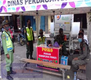 Babinsa Kelurahan Danukusuman Dalangi Penyemprotan Disinfektan Pasar Harjodaksino