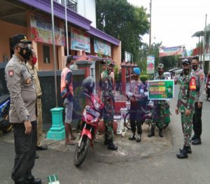 Sinergitas Aparat Gabungan Kecamatan Slogohimo Berikan Himbauan Warga Agar Disiplin Terapkan Protkes