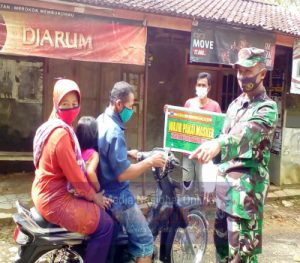 Koramil 23/Karangtengah Himbau Warga Pengendara Bermotor Wajib Memakai Masker