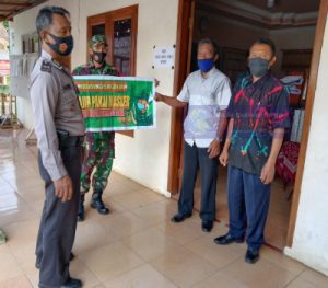 Koramil Dan Polsek Slogohimo Himbau Perangkat Desa Agar Mencuci Tangan Sebelum Masuk Kantor