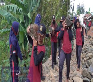 Keren, Satria Srikandi Muda Passkansa SMK N 1 Jatiroto Turut Sukseskan TMMD Reguler 110 Kodim Wonogiri