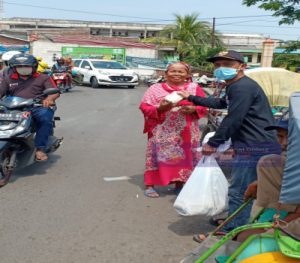 Jum’at Berbagi Bersama “Wong Edan”