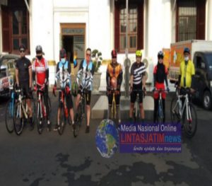 Kapolrestabes Surabaya Ajak Gowes (Bersepeda) Bareng