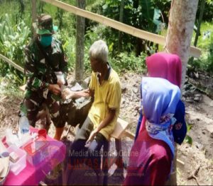 Ini Peran Sertu Marjianto Anggota Satgas Yang Peduli Kesehatan Warga Sekitar Lokasi TMMD Reguler Kodim Wonogiri