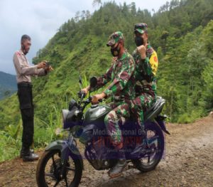 Mantap !! Tak Mau Dibonceng, Bupati Malah Bawa Motor Sendiri Berboncengan Dengan Dandim Menuju Lokasi TMMD