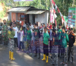 Sebelum Bekerja, Dengan Didampingi Babinsa Anggota Banser Apel Di Kotis