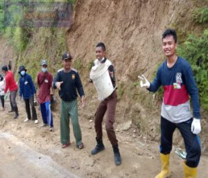 Tak Lelah Apalagi Bosan, Saka Wira Kartika Turut Membangun Negeri Bersama TNI