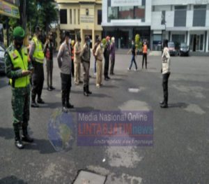 Apel Kesiapan Patroli PPKM Gabungan Tiga Pilar Polrestabes Surabaya Dipimpin Kanit  Sat Binmas