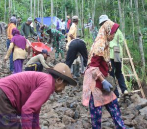 TMMD Reguler Desa Brenggolo Dapat Dukungan Dari Warga Pakis Baru