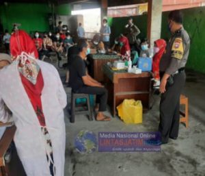 Pelaksanaan Vaksinasi Para Pedangang di Pasar Babaan Surabaya