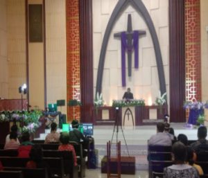 Sertu E Lau We, Berikan Rasa Aman, Nyaman dan Himbauan Prokes di Gereja GKIM