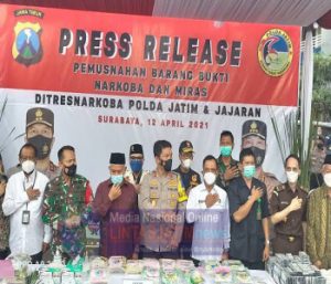 Polda Jatim Musnahkan Barang Bukti dari Ribuan Pelaku