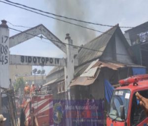 Rumah Warga Sidotopo Surabaya Terbakar