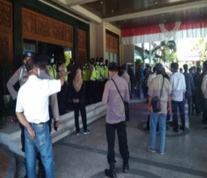 Audensi Cakades Desa Kapor dan Desa Perreng Gagal Bertemu Bupati Bangkalan