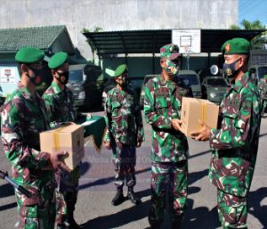 Anggota Dan PNS Kodim 0728/Wonogiri Terima Bingkisan Lebaran Dari Dandim