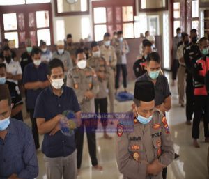 Doa dan Sholat Gaib Bersama Untuk Prajurit Nanggala 402 di Masjid Baturrahman Polrestabes Surabaya