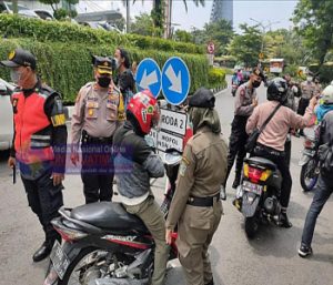 Petugas Perketat Para Pemudik, Nopol Selain Surabaya Akan Diputar Balik