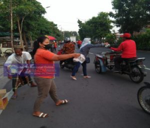 Semarak Ramadhan Ibu Ibu Komplek Sidotopo Dipo Gang 4 Berbagi Takjil