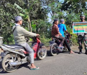 Jalan Penghubung Antar Kecamatan Jadi Titik Gakplin Prokes Anggota TNI