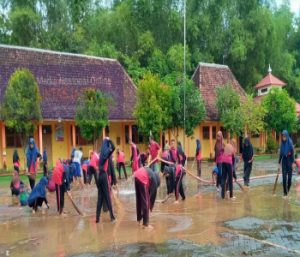 Rasa Cinta Dan Kepedulian Kepada Sekolah, Ini Yang Dilakukan Murid Skanja