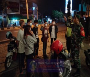 Piket Ramil 03 Serengan Bersama Linmas Patroli Malam Sambil Himbau Prokes