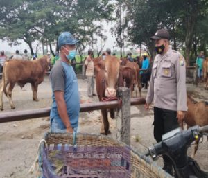 Blusukan Ke Pasar Hewan, Polsek Balongpanggang Laksanakan Pengawasan Prokes