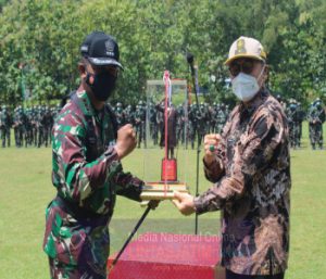 Dandim 0728/Wonogiri Hadiri Penyerahan Tandu Duplikat Latihan Rute Panglima Besar Sudirman(RPS) Siswa Dikmapa PK TNI TA 2021