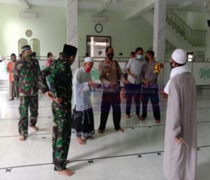 Sholat Jum’at Bersama, Inilah Cara Danramil 03 Serengan Dekat dengan Tokoh Agama dan Masyarakat