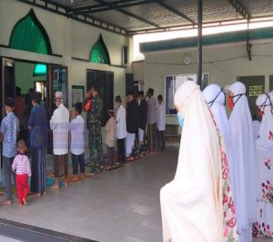 Danramil Karangtengah Pantau Pelaksanaan Sholat Ied Agar Sesuai Prokes