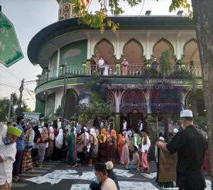 Pelaksanaan Sholat Id di Masjid Roudlotus Sholihin Sidorame