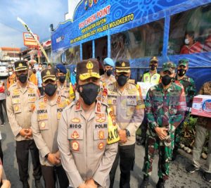 Antisipasi Penyebaran Covid-19 Pasca Lebaran, Kapolda Jatim Tinjau Pos Check Point