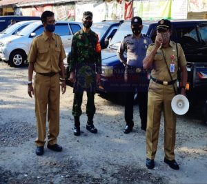 Petugas Gabungan Kecamatan Wuryantoro Blusukan Pasar Tradisonal Dan Galakan Penegakan Disiplin Prokes