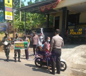 Masih Suasana Lebaran, Anggota Koramil Terus Berikan Himbauan Prokes Kepada Warga