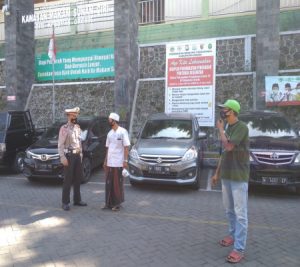 Polres Gresik Pastikan Prokes di Wisata Religi Makam Sunan Giri