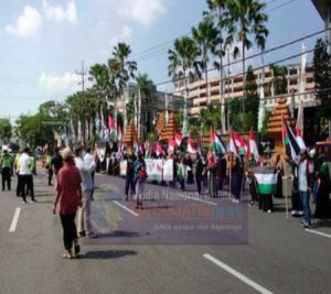 Warga Gelar Aksi Bela Palestina di Gedung DPRD Jatim