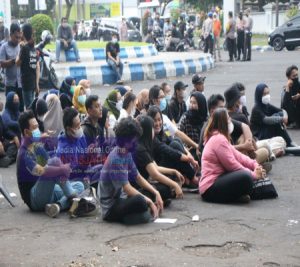 Aksi Penyampaian Pendapat di Muka Umum Oleh Mahasiswa Universitas Jember Dan IAIN Jember