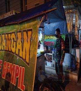 Tingkatkan Harkamtibmas Dan Kawal PPKM di Kota Solo, Piket Koramil 05/Pasar kliwon Aktif Patroli Malam