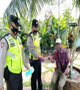 Kapolsek Tajinan Imbau Prokes di Tempat Wisata Embung, Tajinan Malang